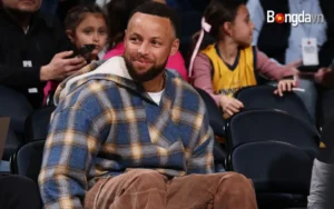 Stephen Curry Hành Quân Cùng Warriors Bất Chấp Chấn Thương