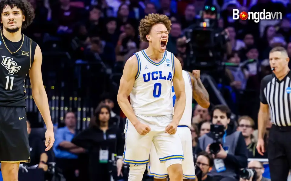 UConn đè bẹp UCLA 73-57, chính thức đoạt vé Sweet 16 2 UCLA đã không thể tìm ra cách đối phó với Alex Karaban của UConn vào tối Chủ nhật
