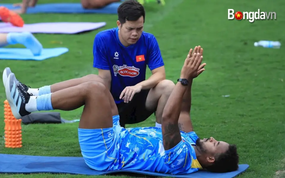 Xuân Son tập riêng với bác sĩ Huy Thọ