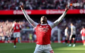Arsenal Nắm Cờ Tới Tay, Man City Sẩy Chân