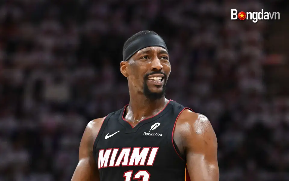 Bam Adebayo bị phạm lỗi tạo ra nguy cơ chấn thương đáng kể