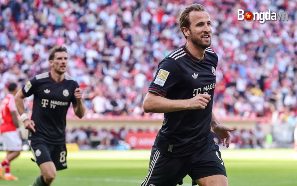 Bayern thắng ngược dù bị dẫn 0-3 ở Bundesliga