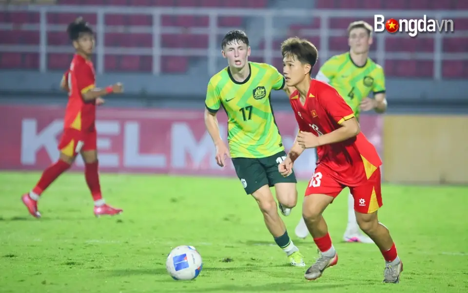 Cú lội ngược dòng trước cựu vương U17 Australia