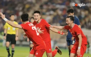 Cuộc chiến giữa hàng thủ kín kẽ và hàng công tốc độ