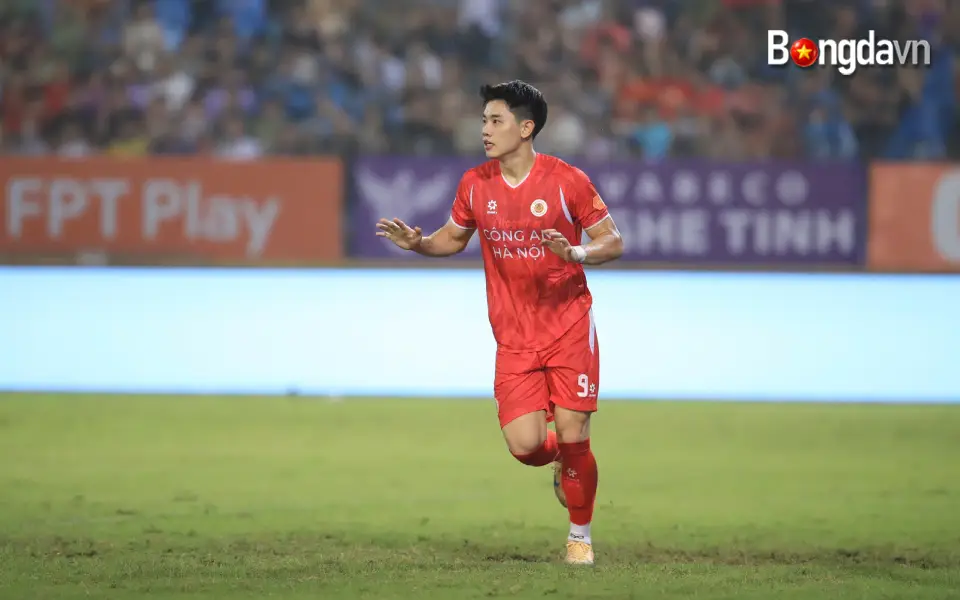 Đình Bắc chia sẻ sau cú hat-trick đầu tiên ở V-League