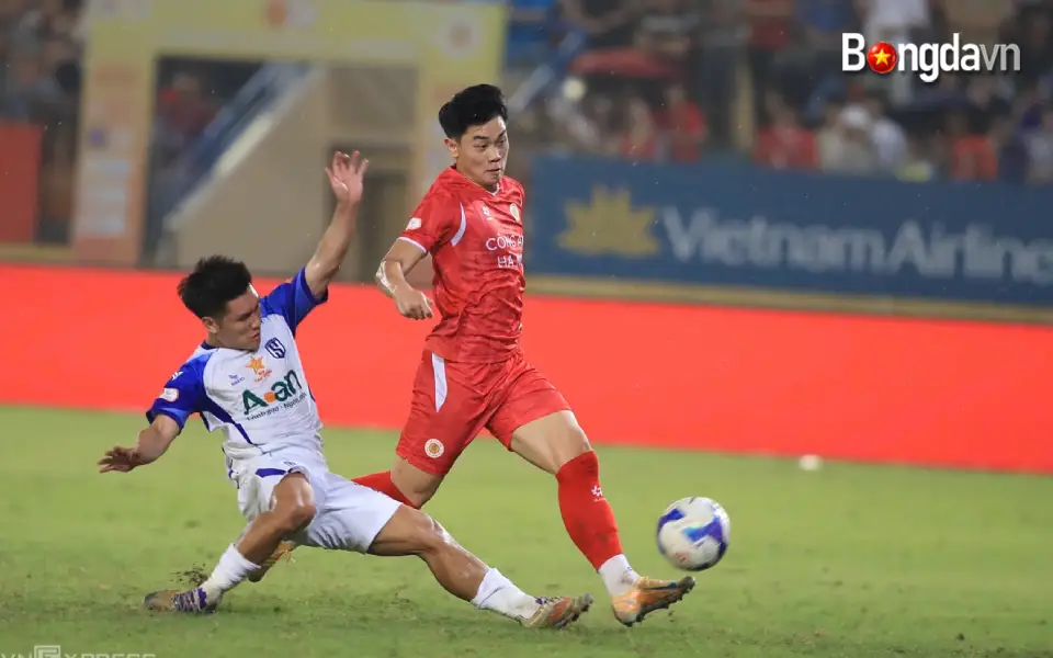 Đình Bắc Ghi Hat-trick Vào Lưới SLNA
