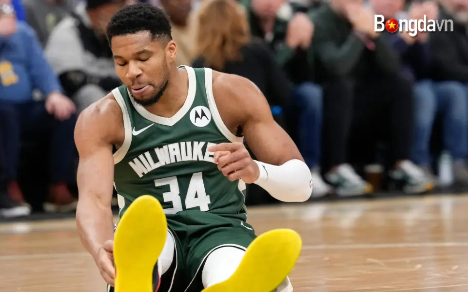 Giannis Antetokounmpo đã phải nghỉ thi đấu vì chấn thương đầu gối kể từ ngày 15 tháng 3