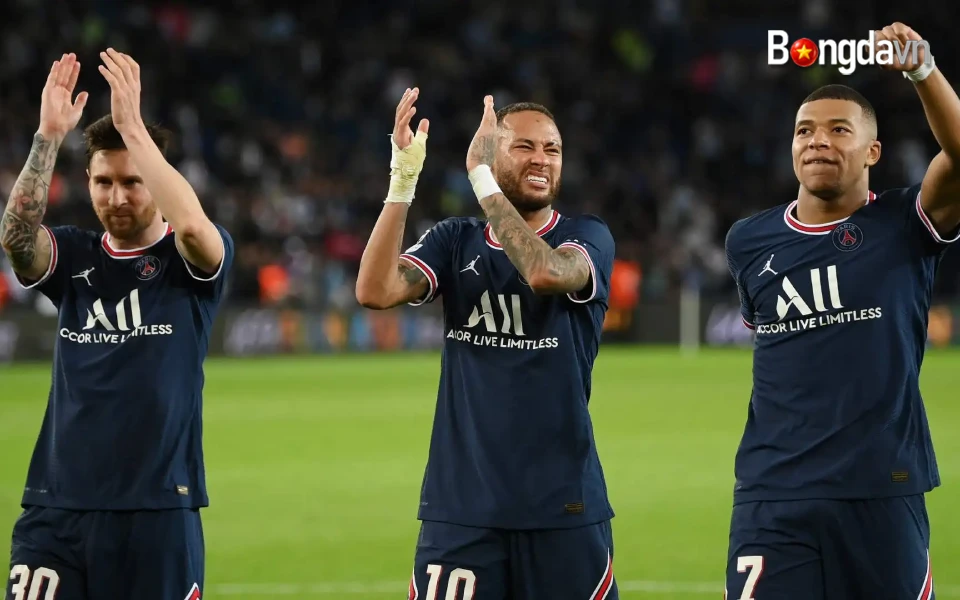 PSG Hậu Kỷ Nguyên Siêu Sao: Sự Lên Ngôi Của Lối Chơi Tập Thể Dưới Thời Luis Enrique 2 Lời Chia Tay Sự Phù Hoa Của Bộ Ba "MNM"