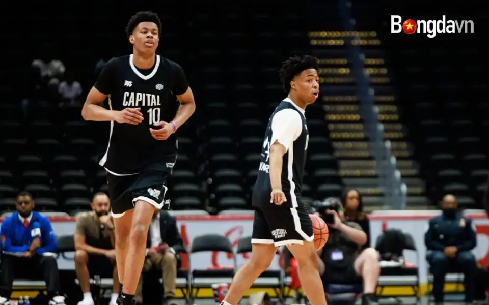 NCAA: Brown Jr. chọn Vanderbilt, Oladotun tới Maryland