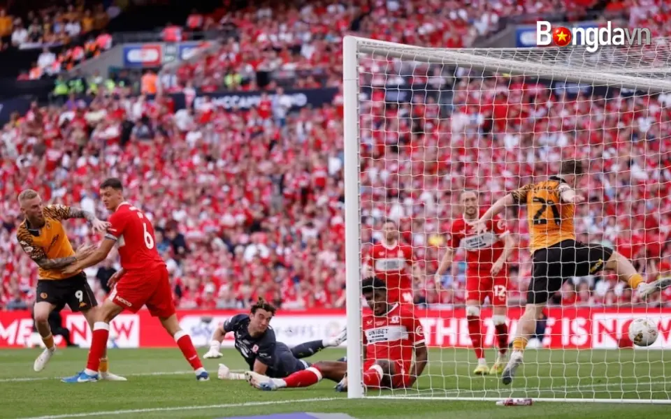 Bàn Thắng Vàng Phút Bù Giờ Của McBurnie tại trận chung kết play-off Championship