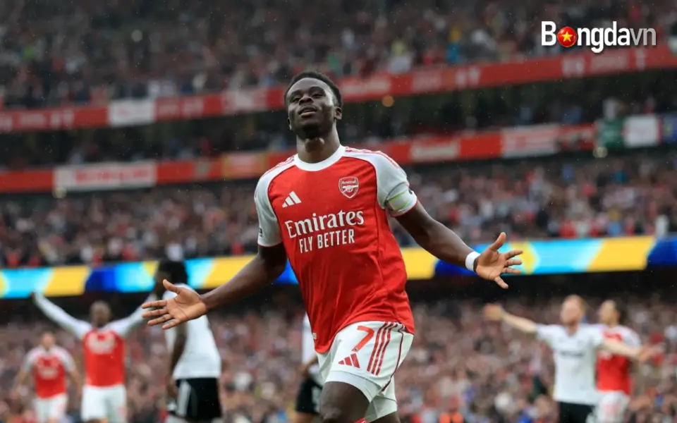 Bukayo Saka Tỏa Sáng Nhân Đôi Cách Biệt Cho Arsenal