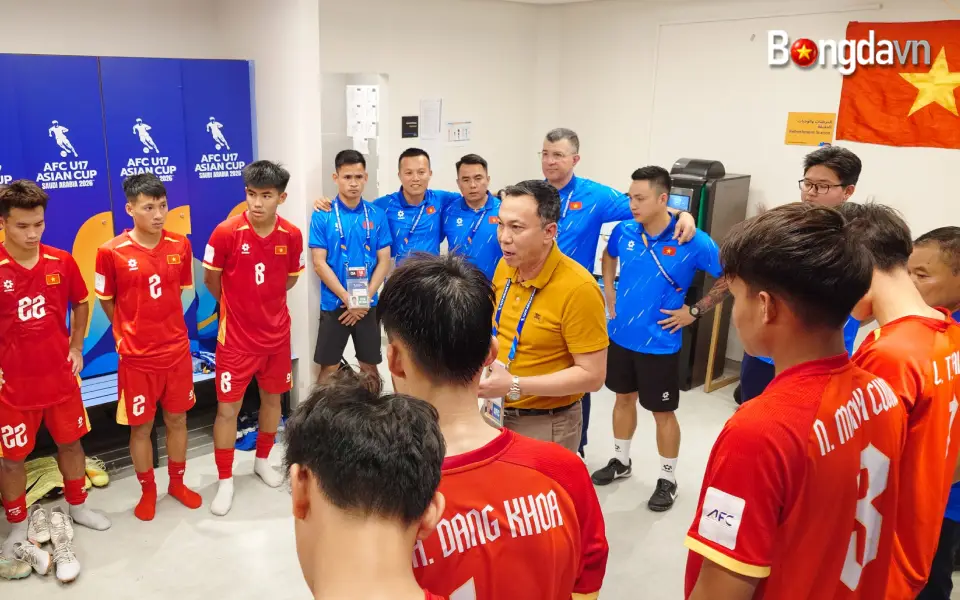 HLV Roland khẳng định U17 VN chưa hết hy vọng 2 Chủ tịch VFF Trần Quốc Tuấn động viên U17 Việt Nam