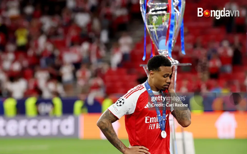 Cú đá luân lưu hỏng của trung vệ Gabriel đã giúp PSG bảo vệ thành công danh hiệu