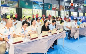 Đại biểu dự khai mạc giải