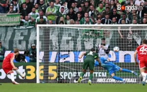 Harry Kane Lần Đầu Đá Hỏng Phạt Đền Tại Bundesliga