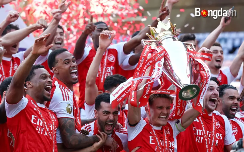 Không khí lễ đăng quang của Arsenal tại sân Selhurst Park sau trận thắng Crystal Palace