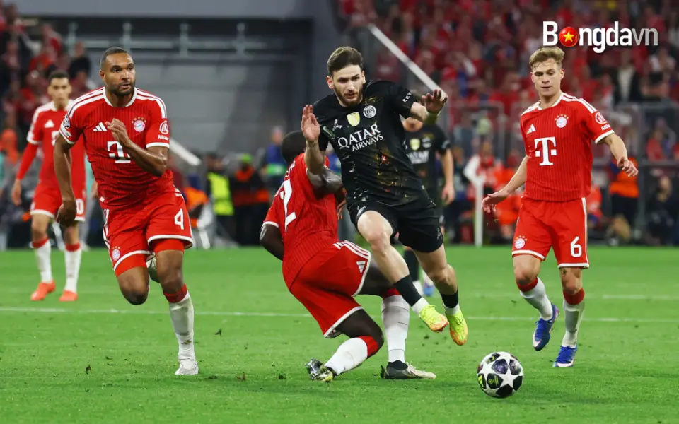 Kvaratskhelia "Khiêu Vũ" Giữa Hàng Thủ Bayern Tại Bán Kết C1