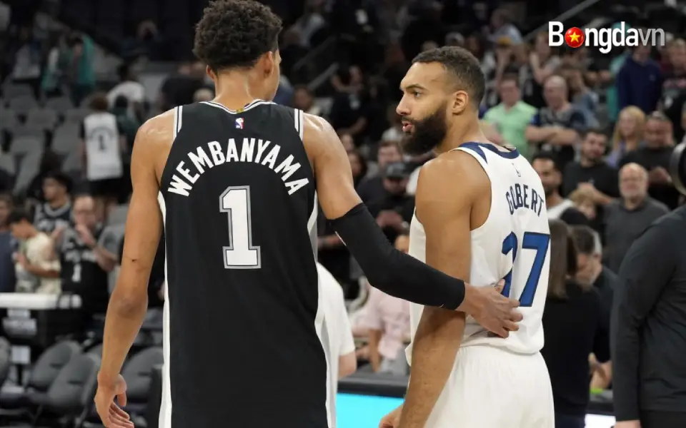 Gobert và Wembanyama đang kìm hãm lẫn nhau 4 Lần đầu Gobert chạm mặt cậu bé Wembanyama 1m80