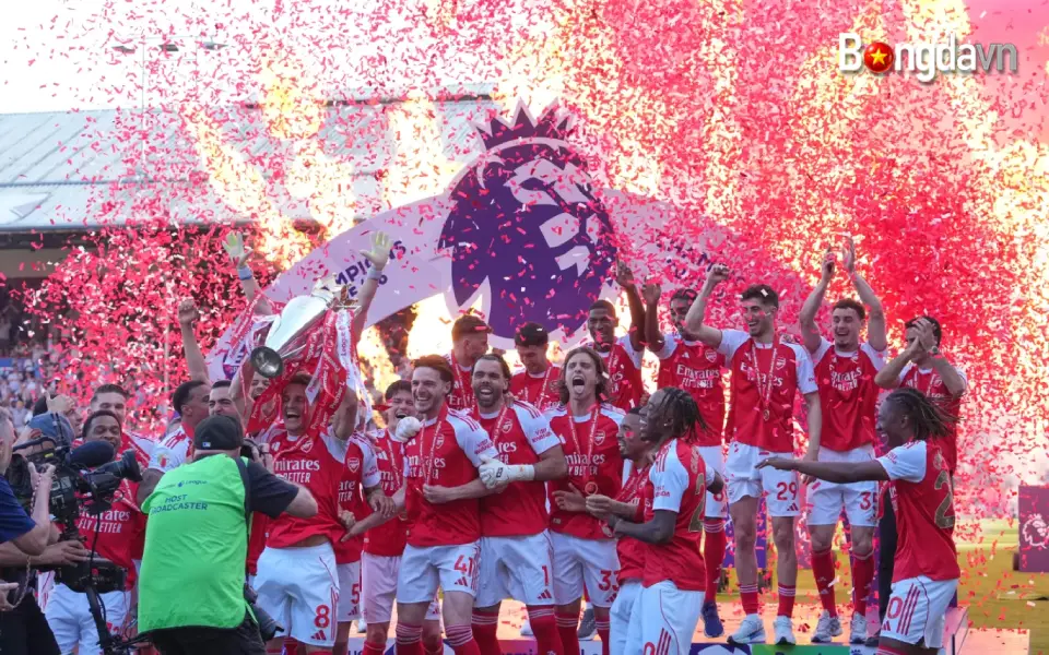 Lễ ăn mừng chức vô địch Ngoại hạng Anh của Arsenal sau màn tri ân lịch sử