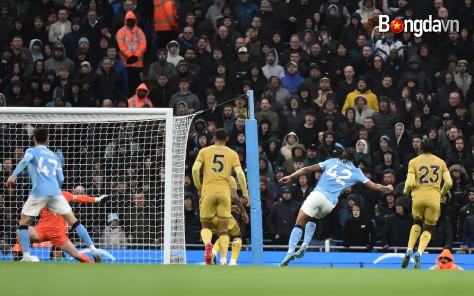 Man City Thắng Nghẹt Thở, Níu Lại Hy Vọng Vô Địch NHA