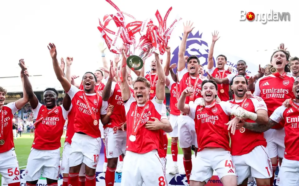 Nhìn Lại Premier League 2025-26 - Mùa Giải Kỳ Dị Nhất Lịch Sử