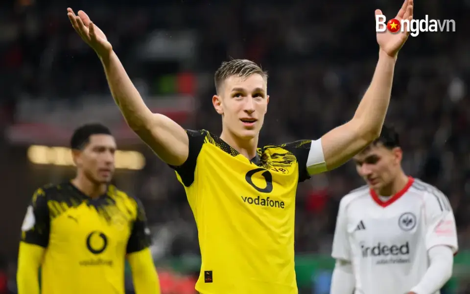 Nico Schlotterbeck lập công giúp Dortmund lật ngược thế cờ
