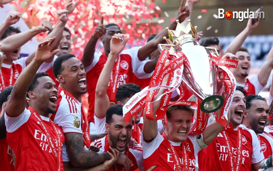 Sự Tàn Nhẫn Đưa Arsenal Lên Đỉnh Nước Anh
