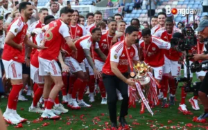 Thầy trò Mikel Arteta nâng Cúp vô địch Ngoại hạng Anh