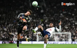 Tottenham Tự Làm Khó Mình Trong Cuộc Đua Trụ Hạng