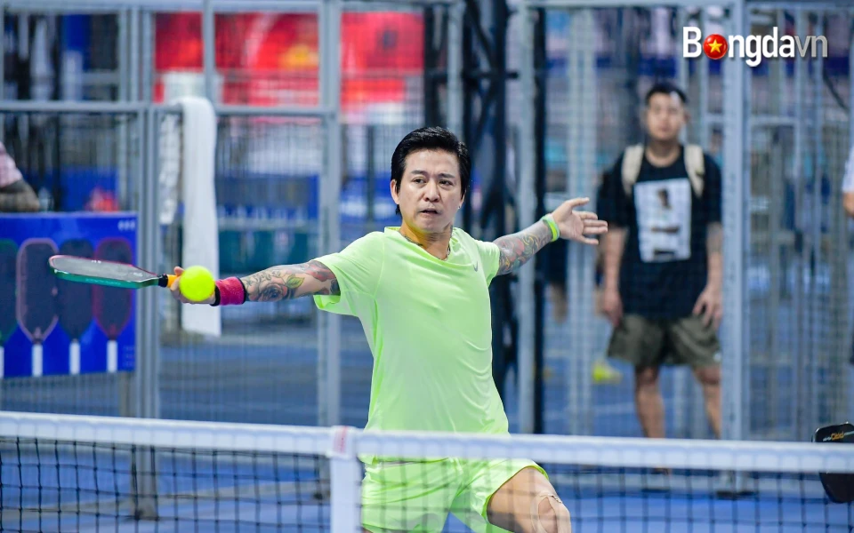 Tuấn Hưng bỗng bị công kích vì thách đấu thầy dạy pickleball có tiếng