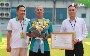 VFF Chính Thức Vinh Danh HLV Graechen Vì Những Cống Hiến