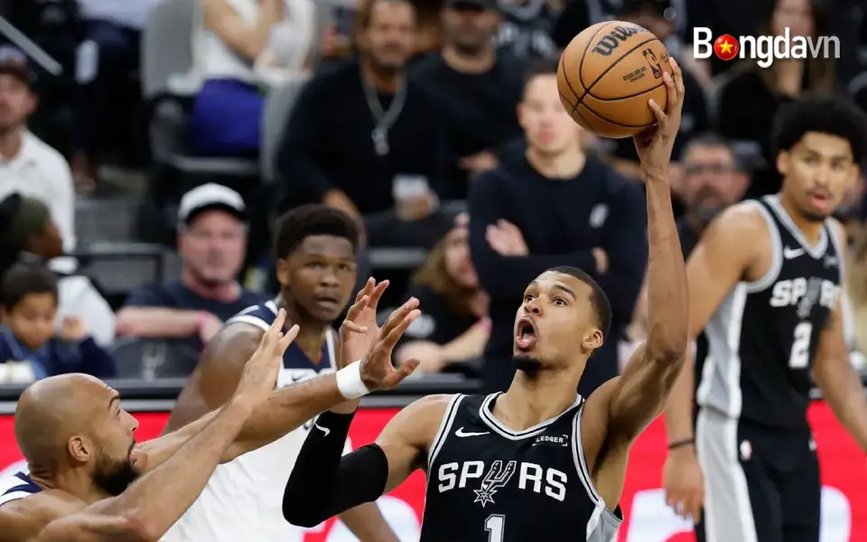 Victor Wembanyama Tỏa Sáng, Spurs Thắng Nghẹt Thở Game 5