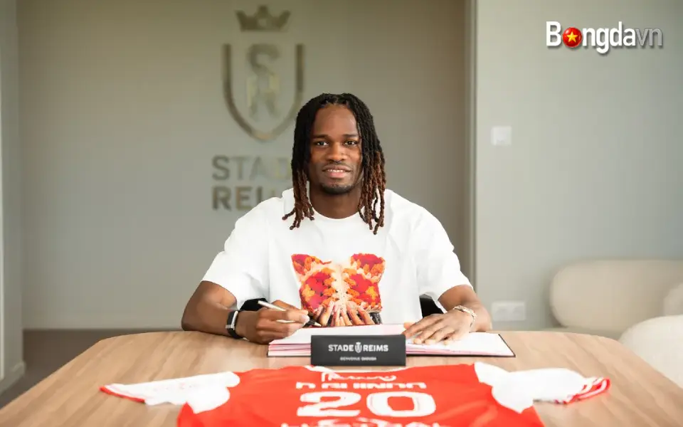 Daouda Guindo, hậu vệ trái quốc tế người Mali 23 tuổi, đã ký hợp đồng 5 năm với Stade de Reims, có hiệu lực đến năm 2031