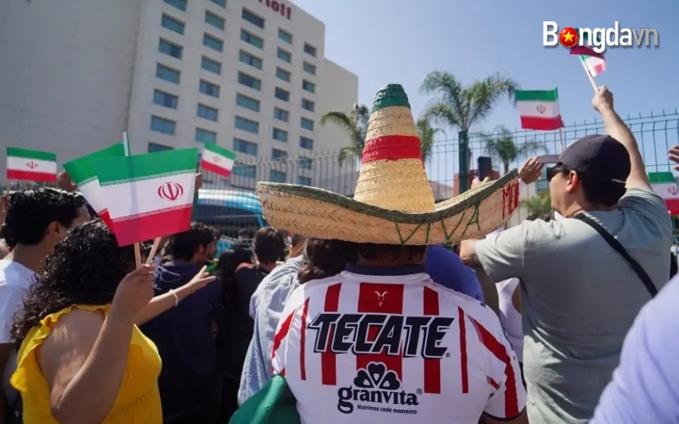 Fan vẫy cờ tiếp lửa cho ĐT Iran tại đại bản doanh Tijuana