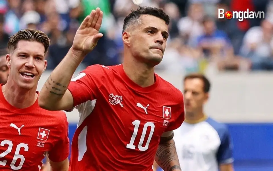 Granit Xhaka sẽ nhường quyền đá phạt đền cho đàn em