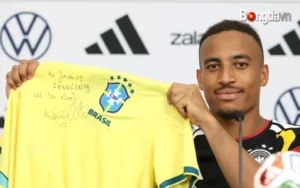 Jamie Leweling đã thu hút sự chú ý của huyền thoại bóng đá Brazil Ronaldo