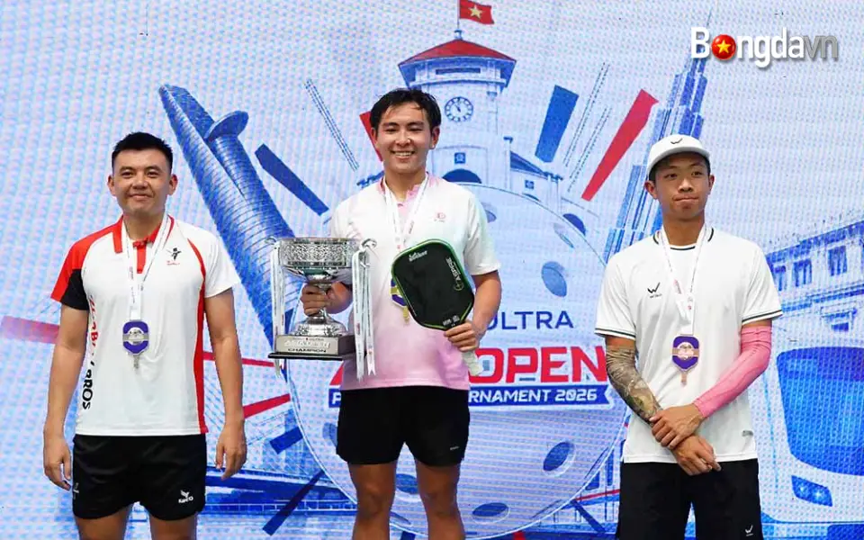 Phúc Huỳnh ăn mừng chức vô địch Giải pickleball Michelob ULTRA