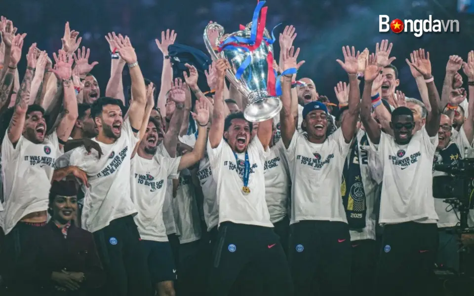 Thủ Lĩnh Marquinhos Cùng PSG Ăn Mừng Ngôi Vương C1