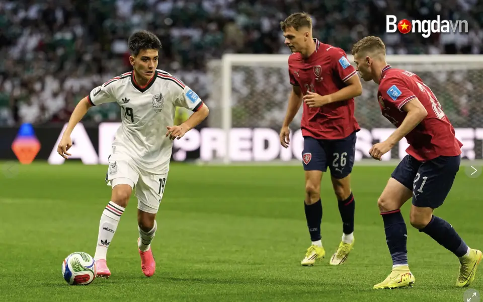 Arsenal đang lên kế hoạch chiêu mộ tài năng trẻ Gilberto Mora của Mexico