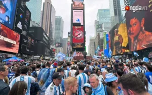 Bầu không khí lễ hội sôi động ở Times Square world cup 2026