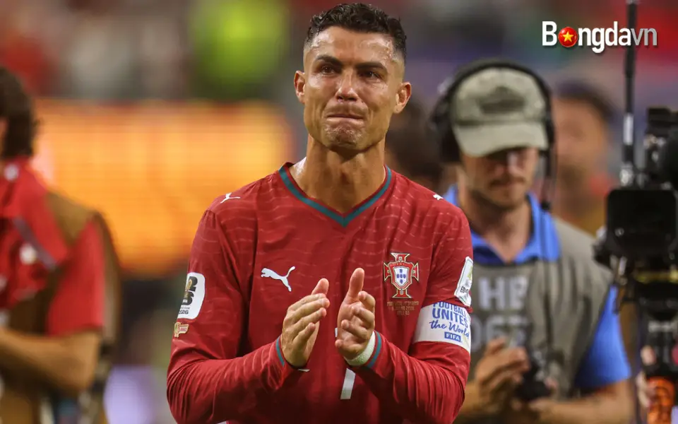 Cristiano Ronaldo khóc sau trận Bồ Đào Nha gặp Tây Ban Nha