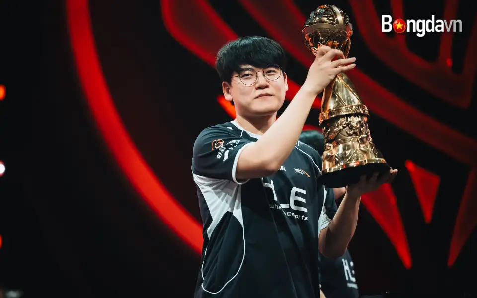 Gumayusi vừa qua đã vô địch MSI 2026 cùng HLE