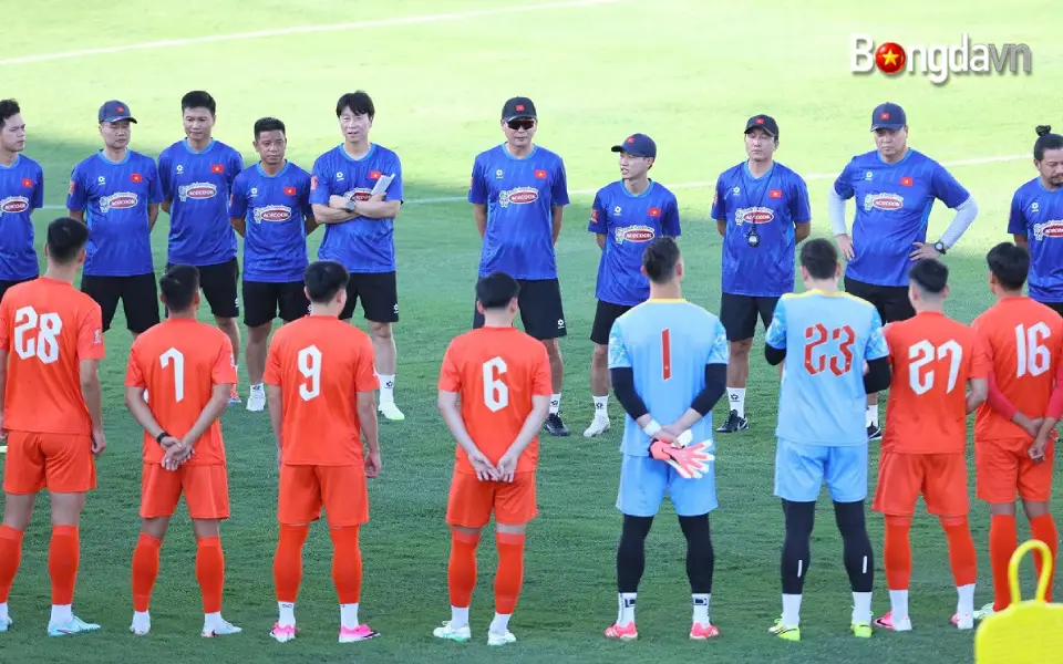 Lộ Trình Vàng Cho Chiến Dịch ASEAN Cup 2026 3 HLV Kim Sang Sik đặt ra nhiều mục tiêu cho các học trò