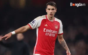 "Phát súng" thanh lọc đầu tiên gọi tên Jakub Kiwior của Arsenal