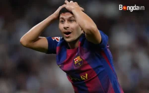 Rooney Bardghji trong trận đấu cho Barcelona