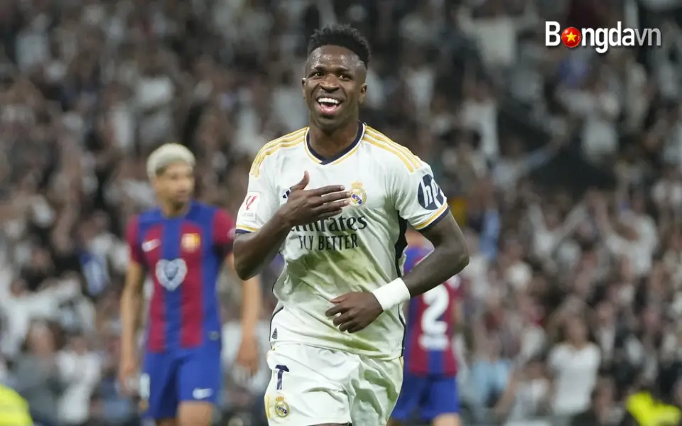 Vinicius Ăn Mừng Bàn Thắng Ở Trận El Clasico Tại Bernabeu