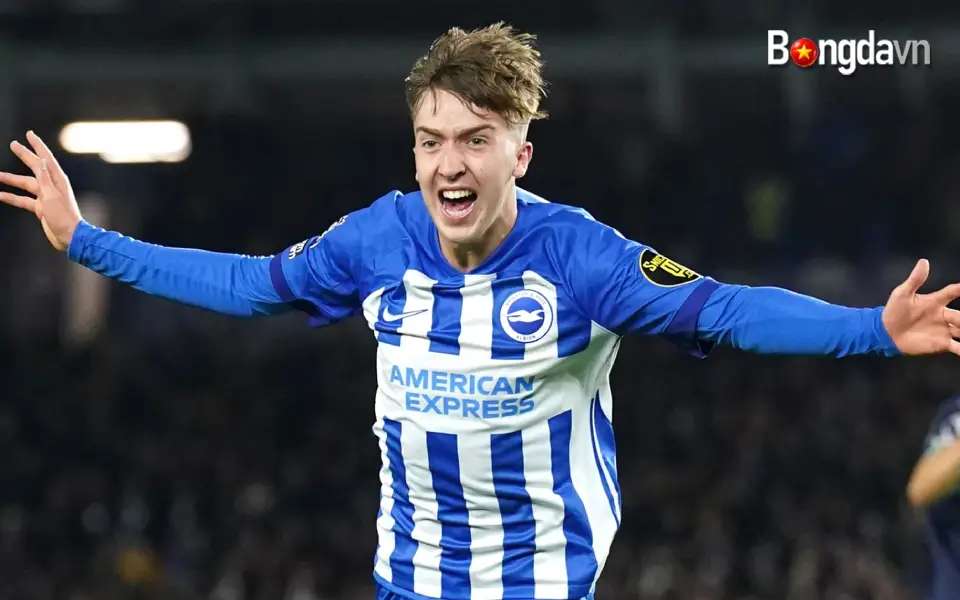 Arsenal đang dẫn đầu cuộc đua giành chữ ký của tiền vệ Jack Hinshelwood của Brighton
