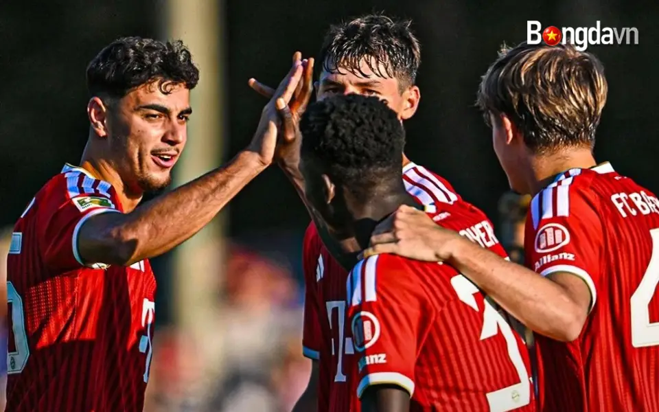 Bayern duy trì truyền thống thắng đậm Rottach-Egern