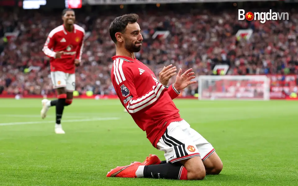 Bruno Fernandes đã có màn trình diễn siêu hạng trước Ipswich Town