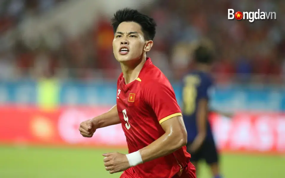 Đình Bắc ấn định tỷ số 3-1 cho ĐT Việt Nam